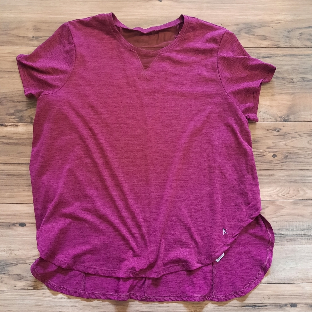 Women's size XL short sleeve shirt.